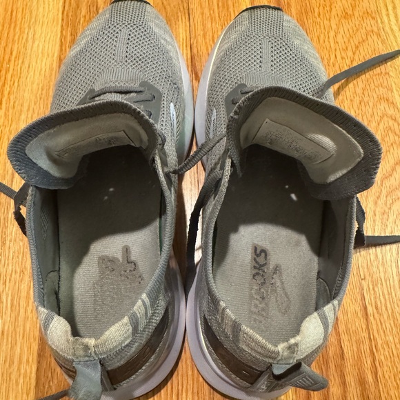 BROOKS Levitate 4 Running Shoes Size 9.5 - Picture 14 of 15